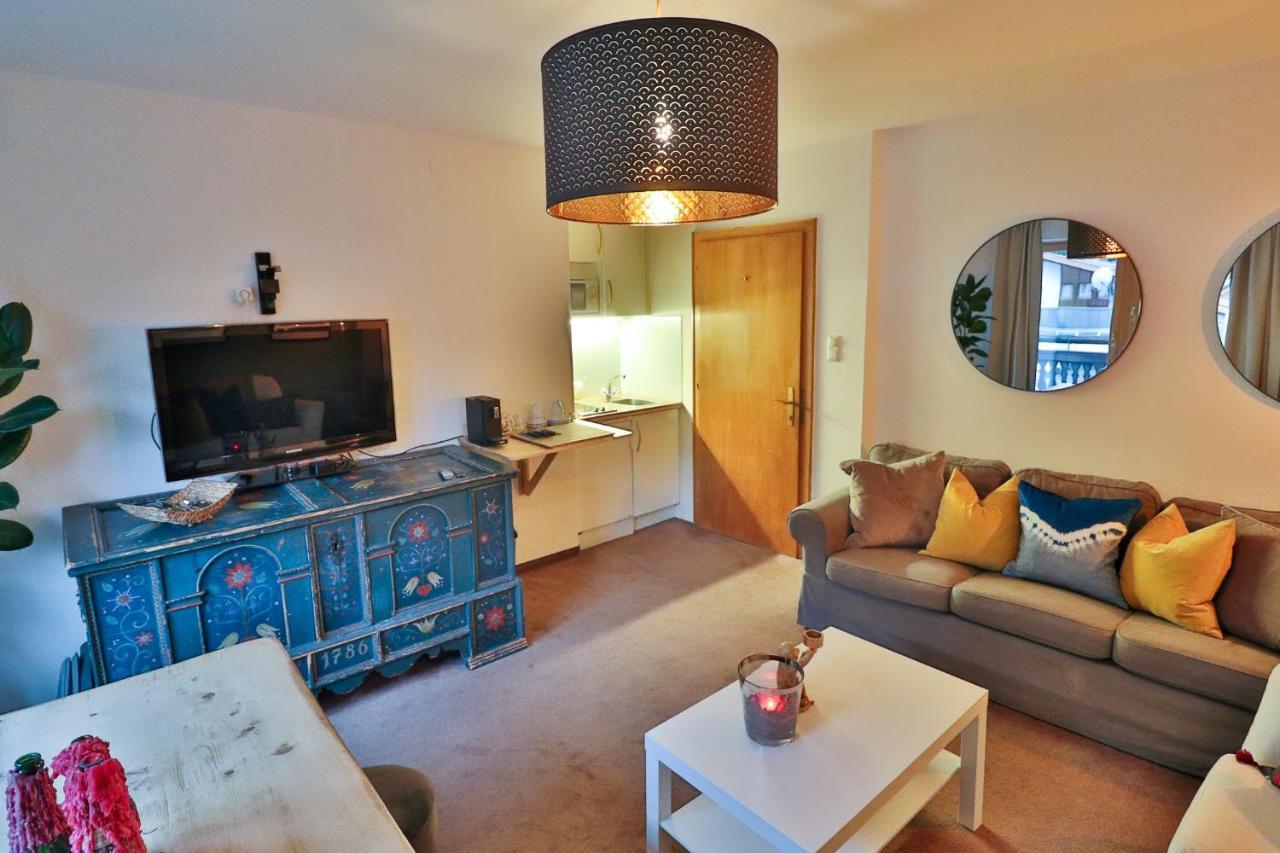 Cafe Schneider Appartments Sankt Anton am Arlberg Bagian luar foto